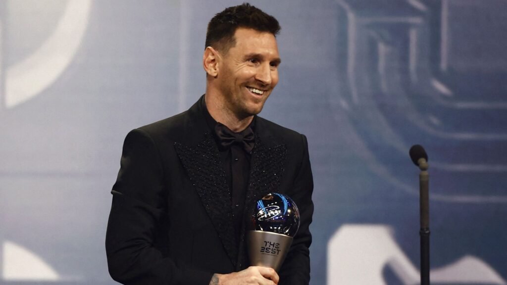 Lionel Messi se lleva todo y también se convierte en el mejor jugador del mundo