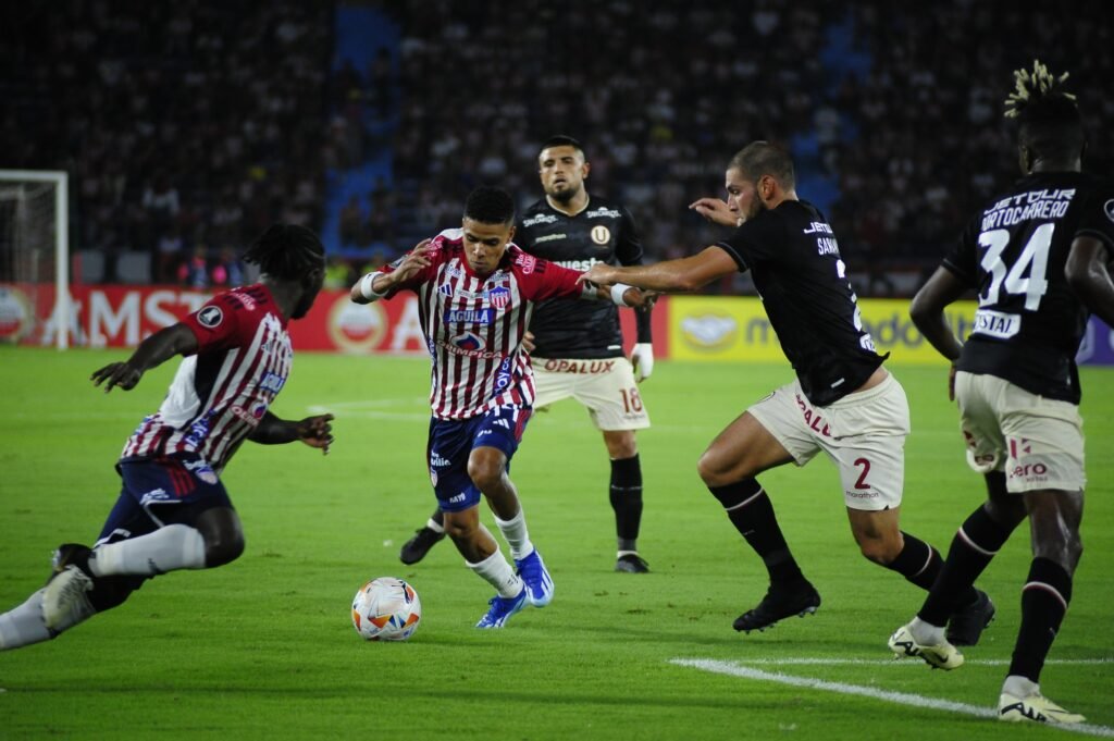 Universitario empata en Colombia con Junior de Barranquilla por la Libertadores