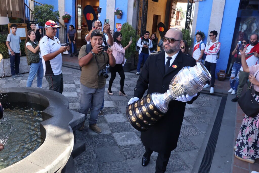 La CONMEBOL Copa América™ llegó a Arequipa gracias al Trophy Tour de Mastercard
