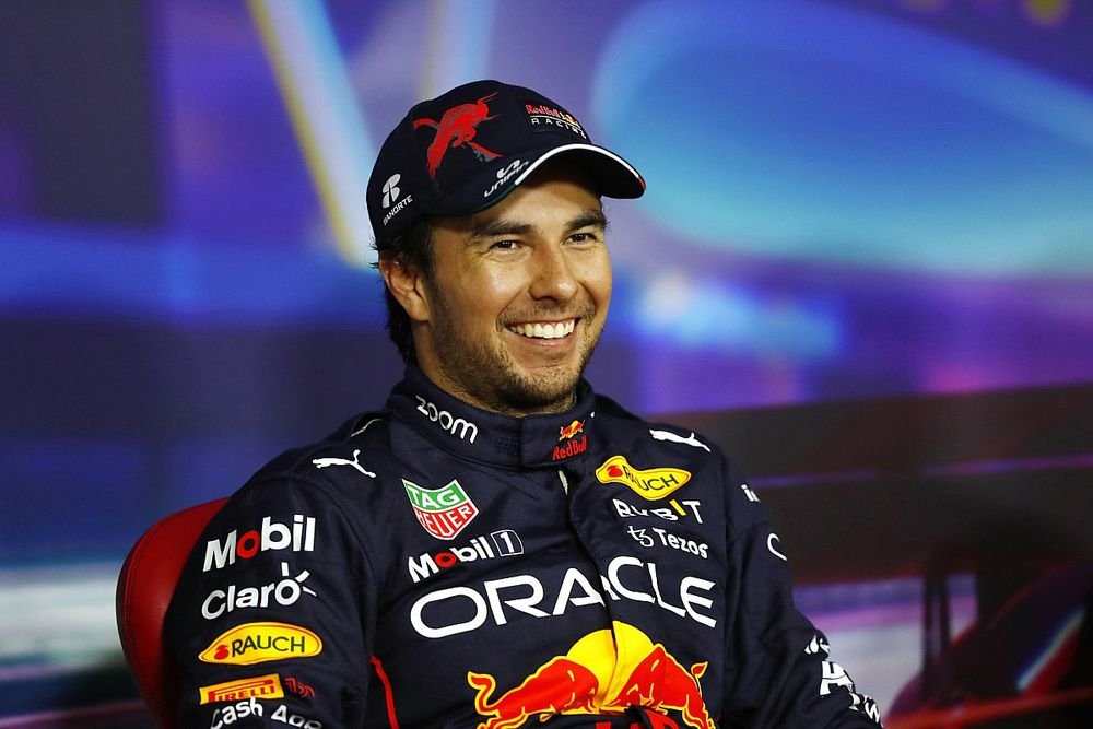 Checo Pérez se queda en Red Bull hasta el 2026