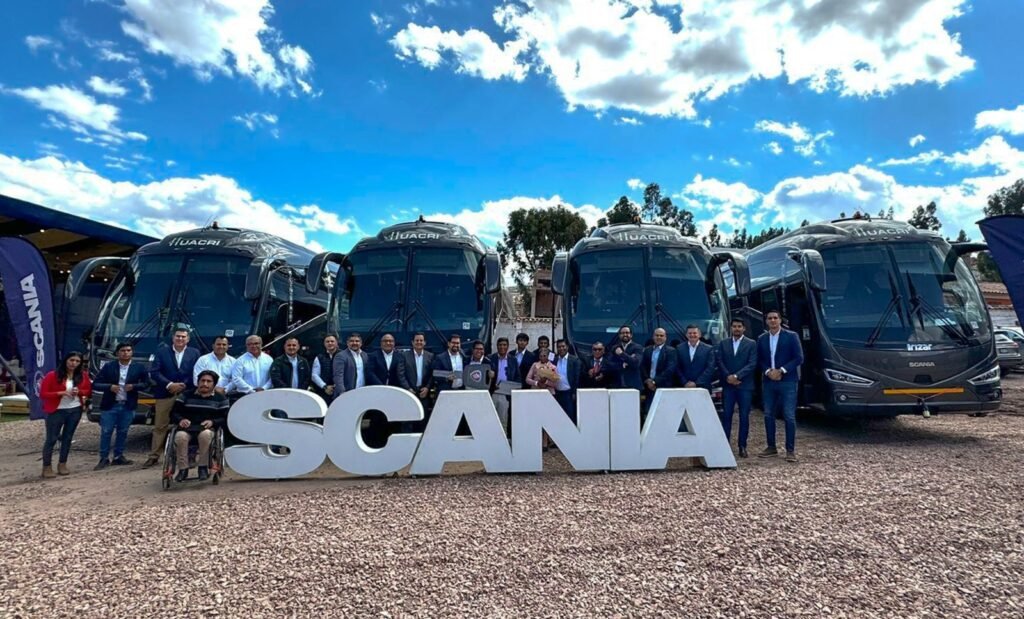 Scania consolida su liderazgo en el sur peruano con la entrega de una flota de buses para el corredor minero